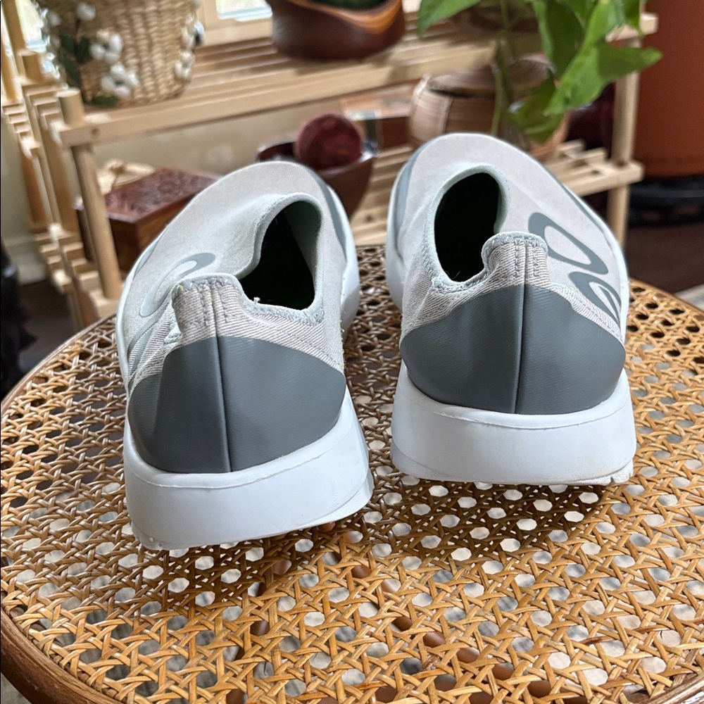 Oofos men’s OOmg eeZee low recovery shoes. Size 10
See description. - Picture 3 of 10